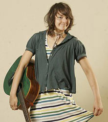 Mallu Magalhães fazendo cara de “Manhê! Já acabei!”…