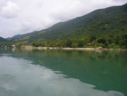 Saco do Mamanguá. Ali é “um abraço”…