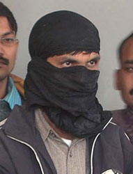 “E aquela infiel nem deixou um telefone!”