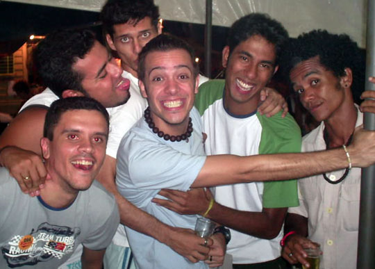 Max e seus amigos. Direto do túnel do tempo.