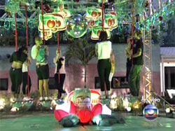 “Roda, roda, roda e avisa…”