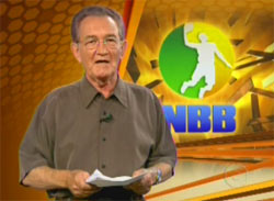 Léo Batista com o cabelo daquela vovó da Confeitaria Colombo.