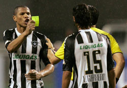 Daqui a pouco, os árbitros serão expulsos.