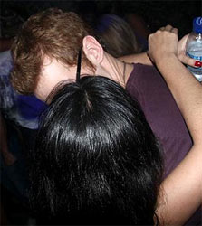 Flávio e a Morena: “Rapido! Aproveita agora que estão fotografando! Mas sem língua, tá?”