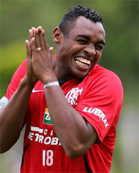 Obina: melhor que Eto’o?