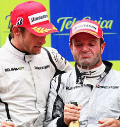 “Nhó! Vou ‘fajê’ biquinho!”