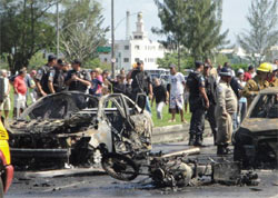 explosao-granada-carro-Barr