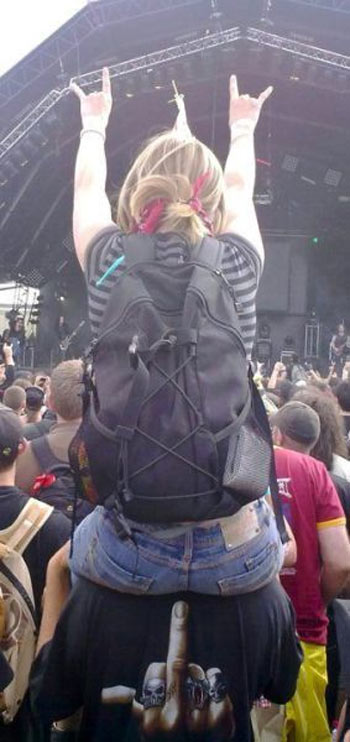 heavy-metal-finger-shirt-dedo